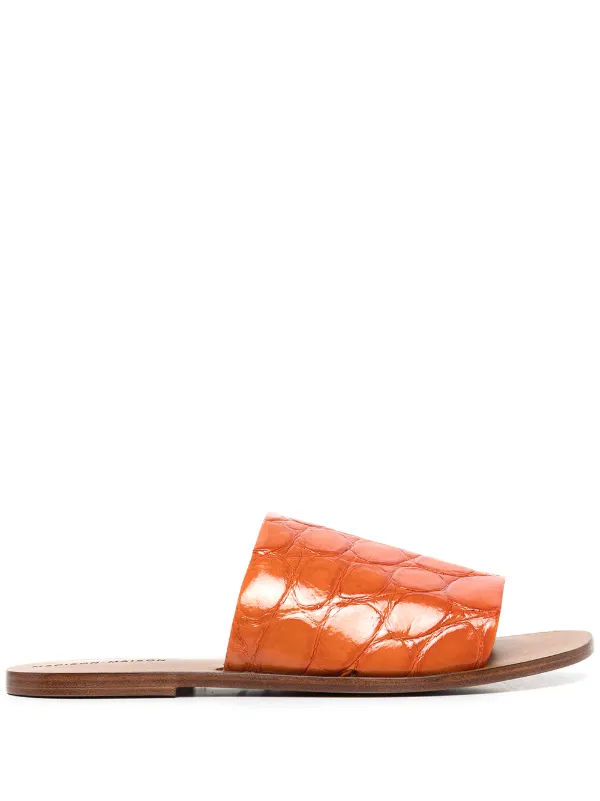 Croc hot sale effect sandals