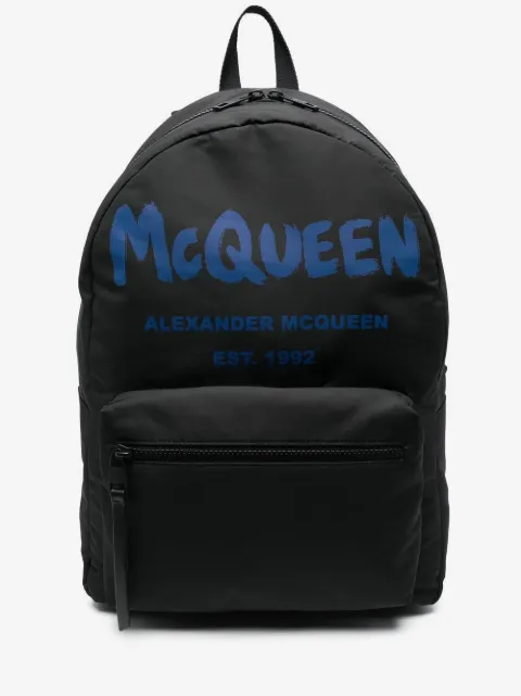 Alexander McQueen شنطة ظهر لونان بطبعة شعار الماركة