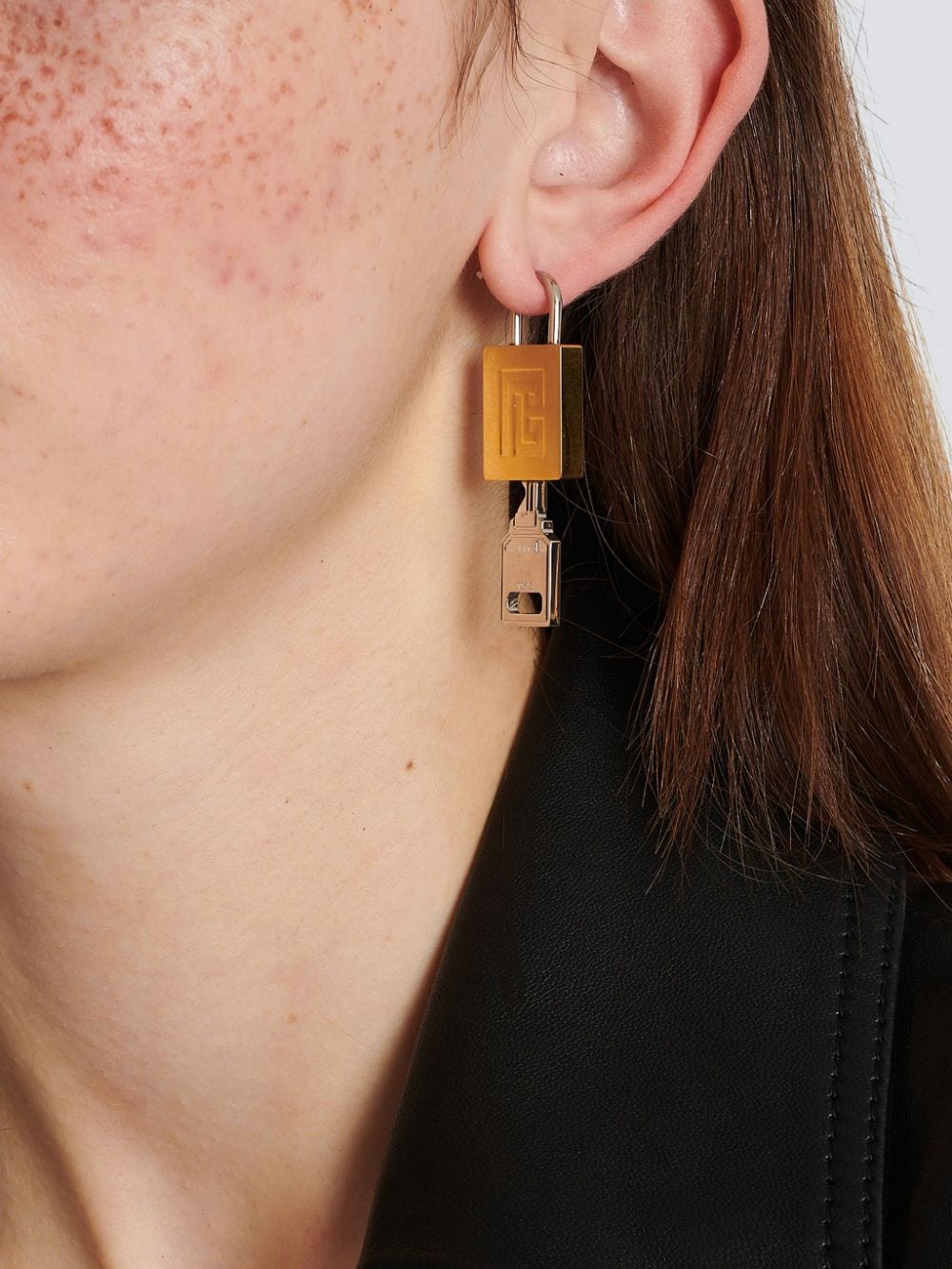 Balmain PB-monogram padlock earrings - Goud