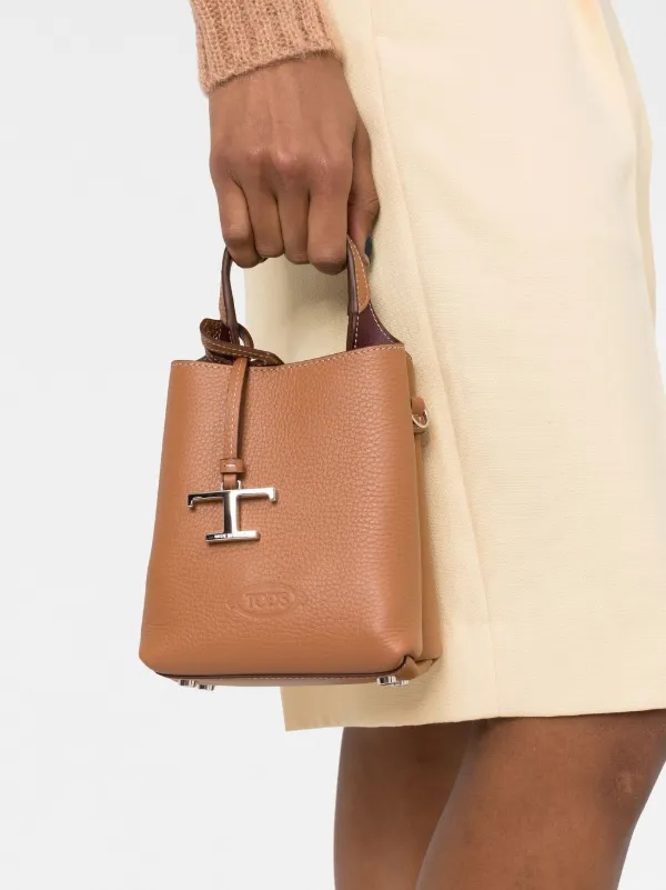 ＊人気＊ TOD'S  ロゴプレート トートバッグ Tod's Tプレート トートバッグ | ニュートラル | FARFETCH JP