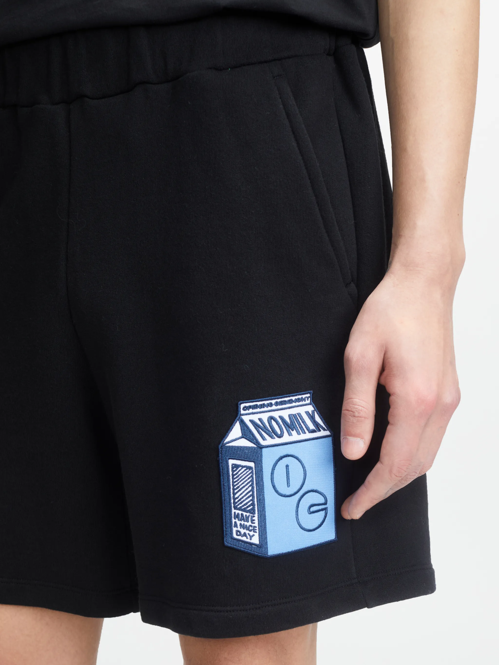 MILK PATCH SWEATSHORT