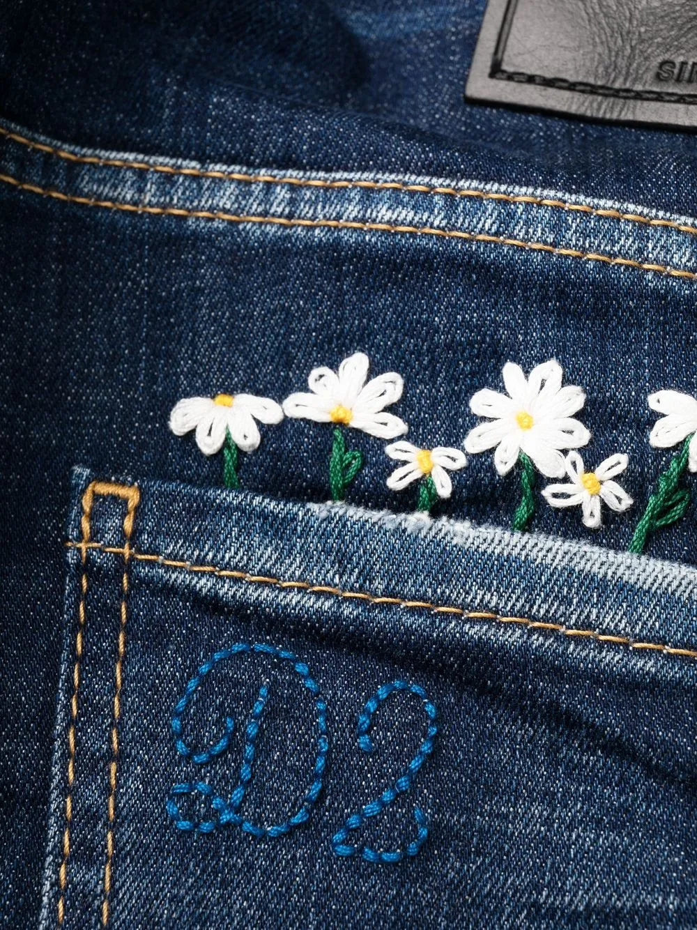 DSQUARED2 / ボトム/36/コットン/BLU/花柄 DSQUARED2 floral-embroidered Cropped Jeans | Blue | FARFETCH