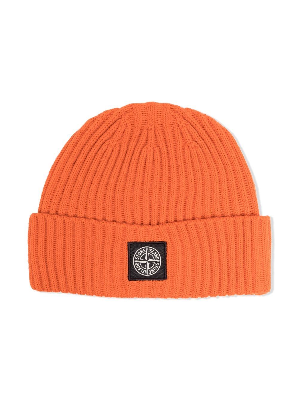 

Stone Island Junior gorro tejido de canalé con parche del logo - Naranja