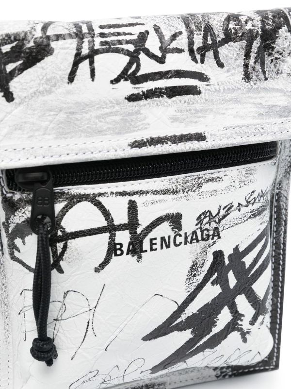 Balenciaga graffiti-print Belt Bag - White