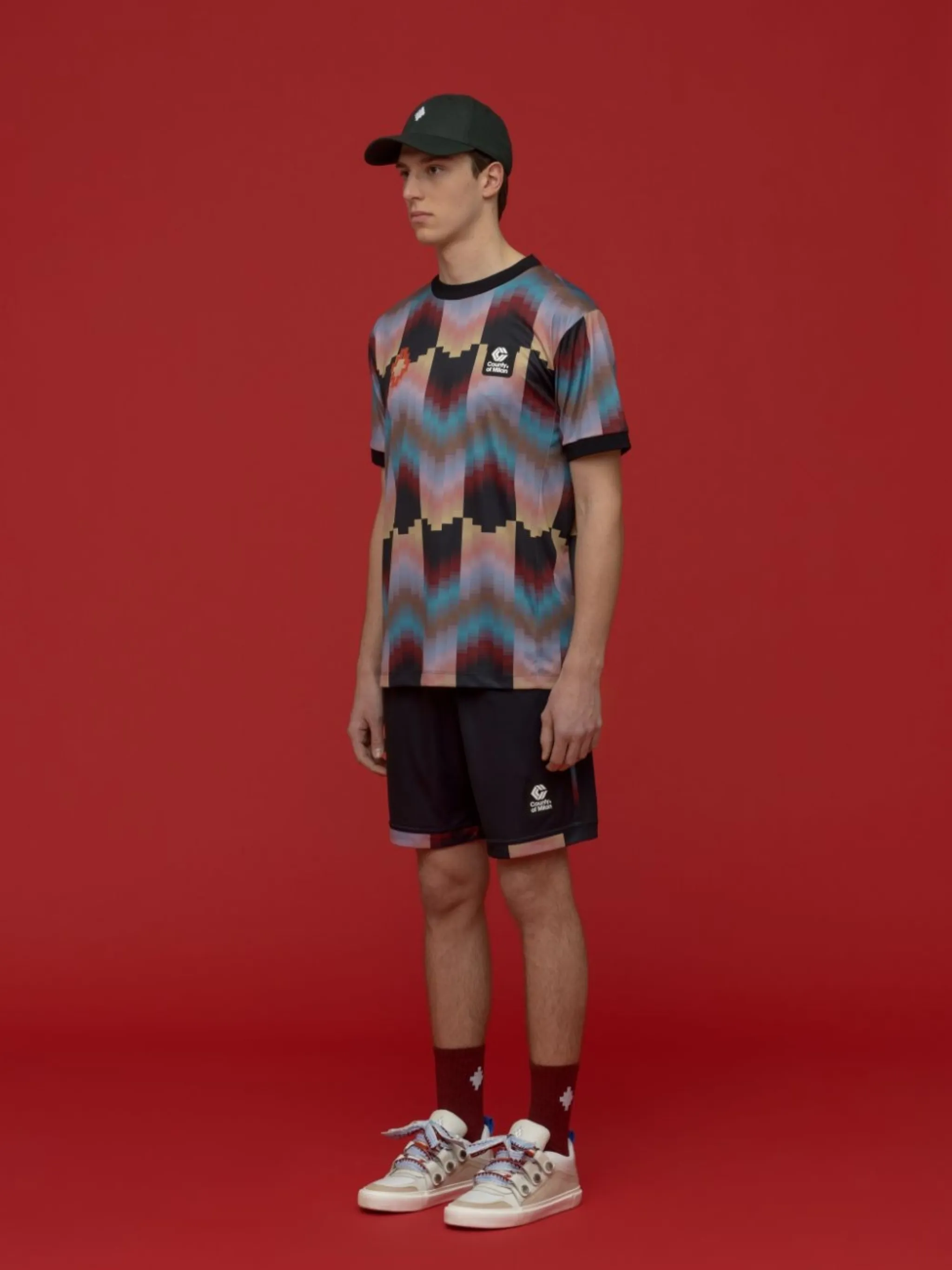 gradient sports T-shirt from Marcelo Burlon County of Milan featuring black/multicolour, lightweight construction, gradient effect, logo patch at the chest, ribbed cuffs, round neck, short sleeves and straight hem.