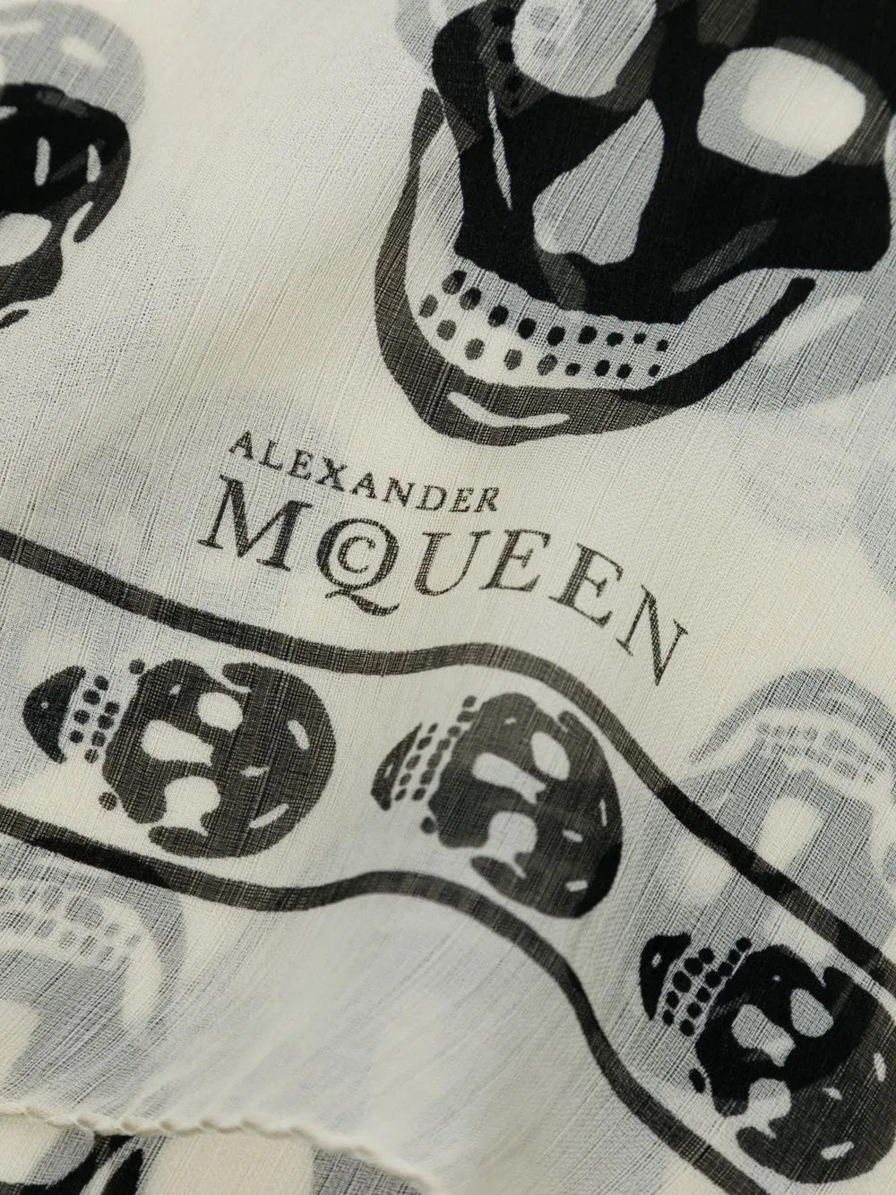  Alexander Mcqueen Seidenschal Mit Totenkopf Print   Weiß 