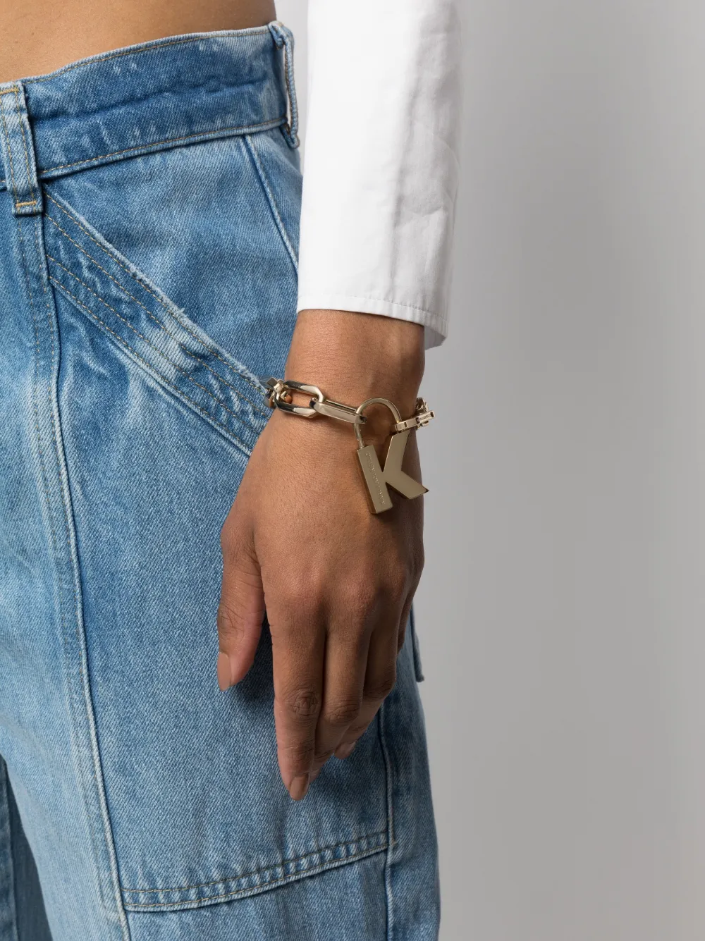 Karl Lagerfeld Schakelarmband met bedel - Goud