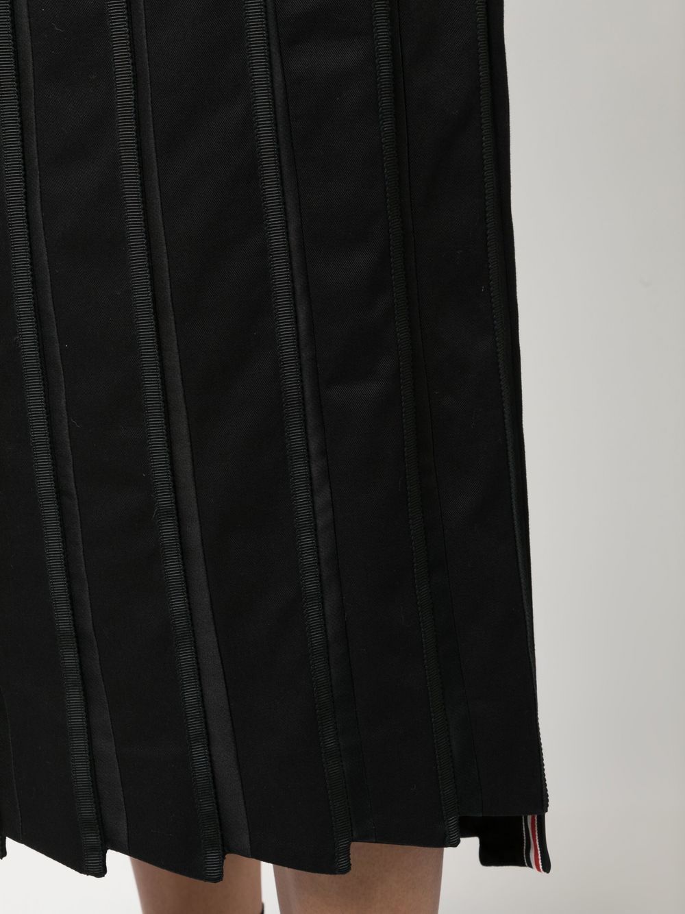Shop Thom Browne Pleated Midi Skirt In Schwarz