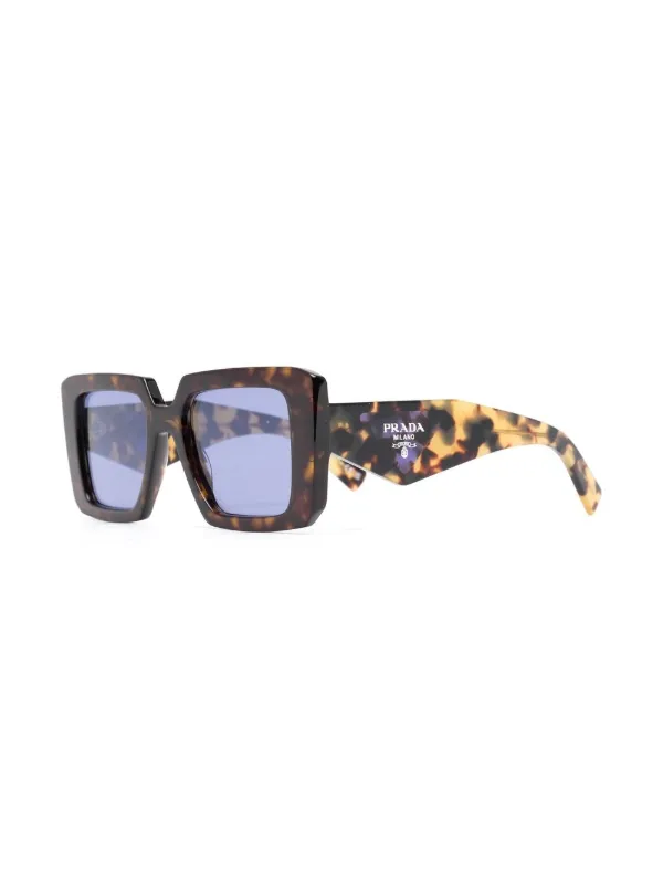 Prada Eyewear スクエアフレーム サングラス | ブラウン | FARFETCH JP