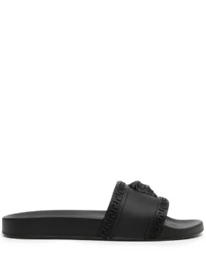 Prada ロゴプレート レザーサンダル | ブラック | FARFETCH JP Prada ロゴプレート レザーサンダル | ブラック | FARFETCH JP