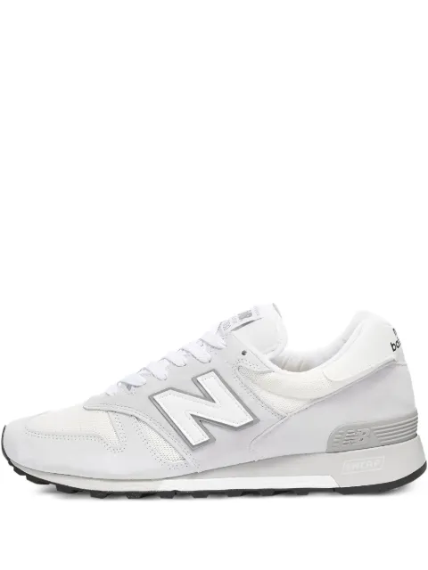 New Balance tenis 1300 con detalle de logo