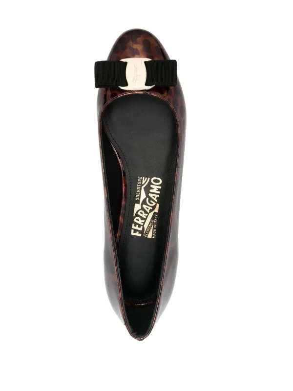 Ferragamo ヴァラリボン レオパード フラットパンプス