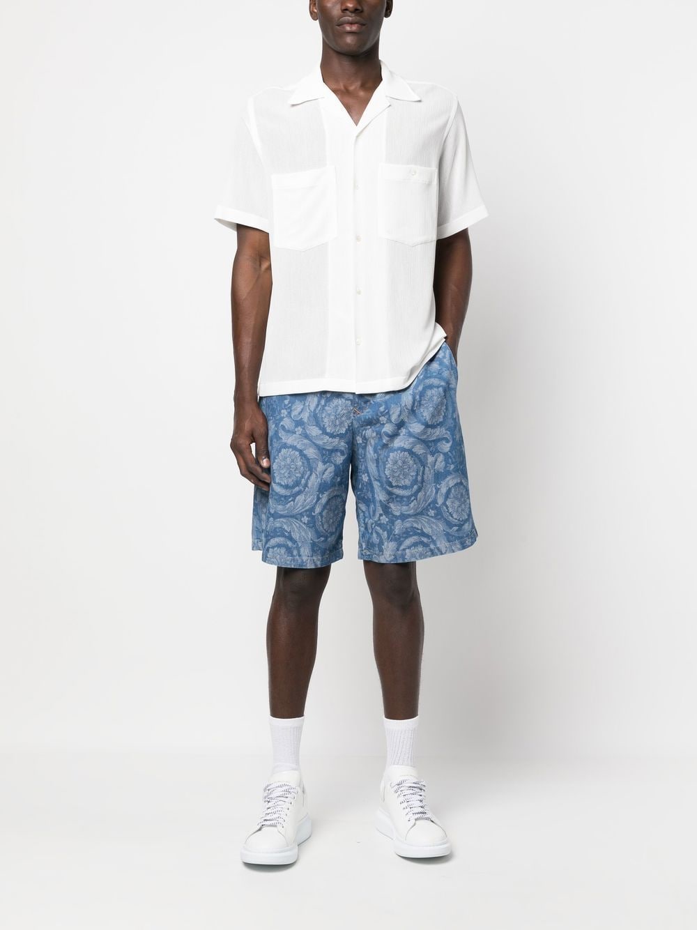 Versace Shorts met bloemenprint - Blauw