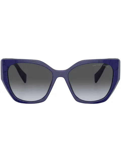 Prada Eyewear نظارة شمس بإطار عين القطة وشعار الماركة