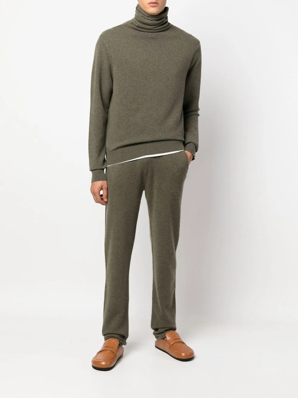 extreme cashmere fine-knit straight-leg trousers | Regular-Fit & Straight Leg Pants | Image 2