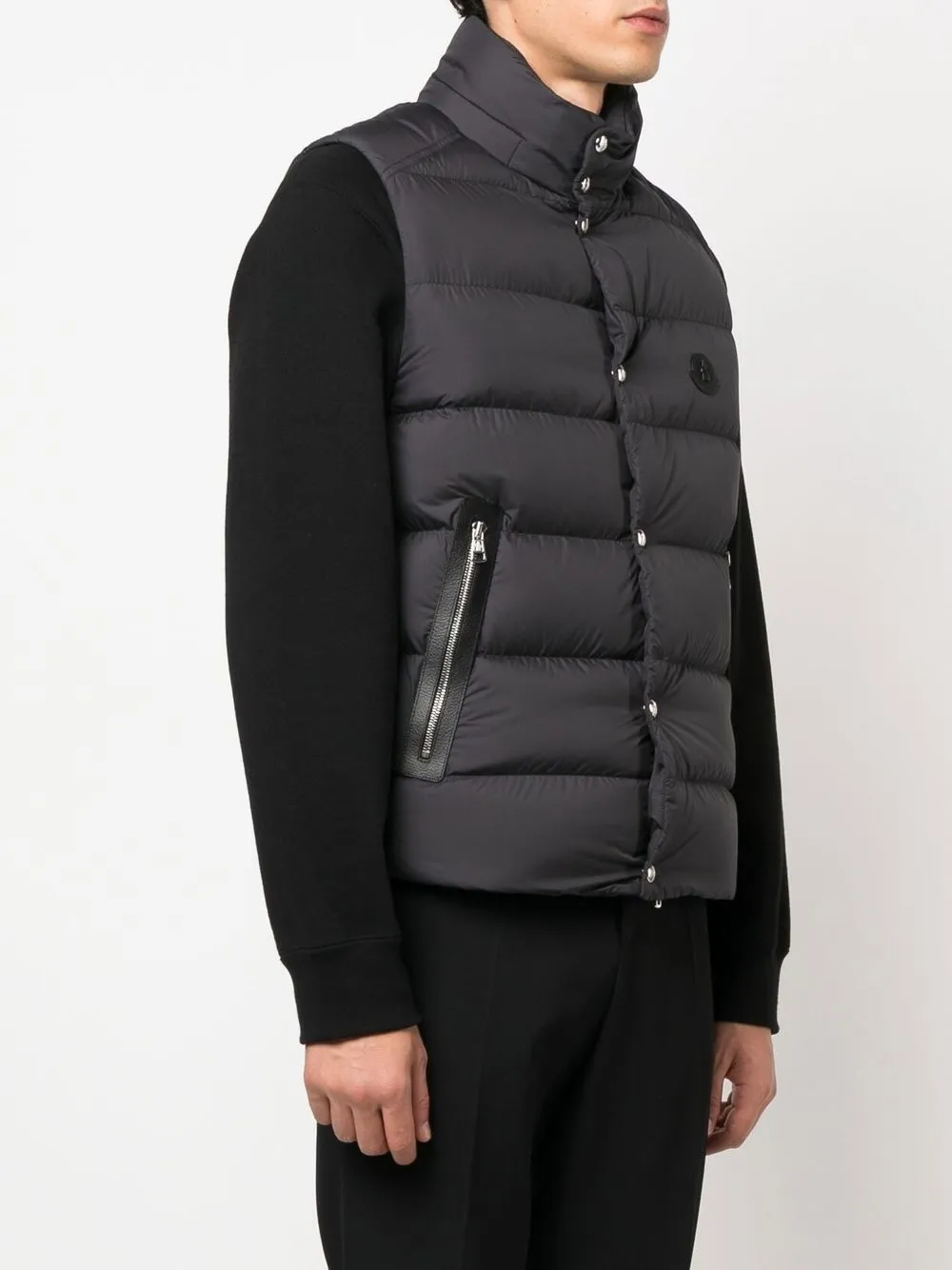 Moncler モンクレール ロゴパッチ ダウンベスト - FARFETCH