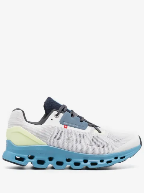 On tenis Cloudultra