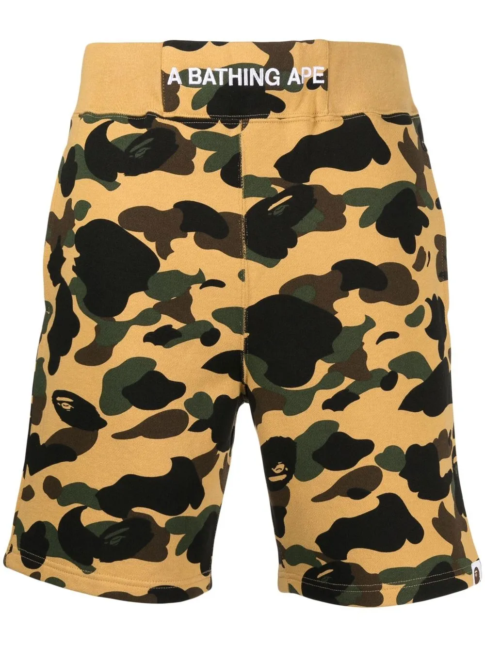 

A BATHING APE® bermudas con estampado militar - Multicolor