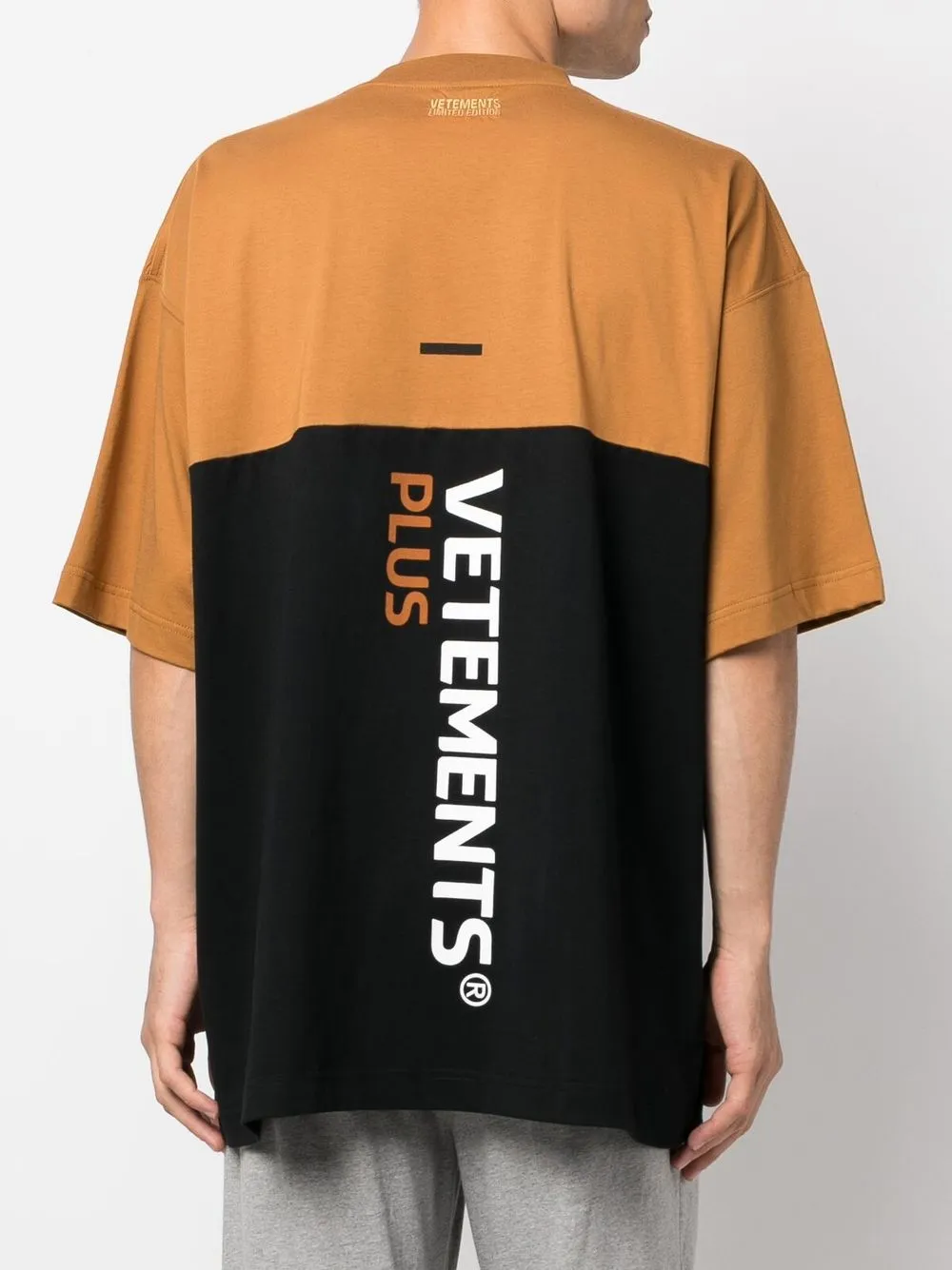 VETEMENTS Battery Logo Cotton T shirt Farfetch