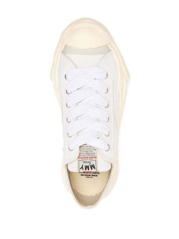 Low top hot sale canvas sneakers