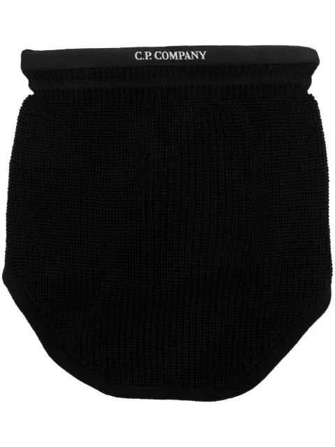 C.P. Company mascada estilo babero de canalé