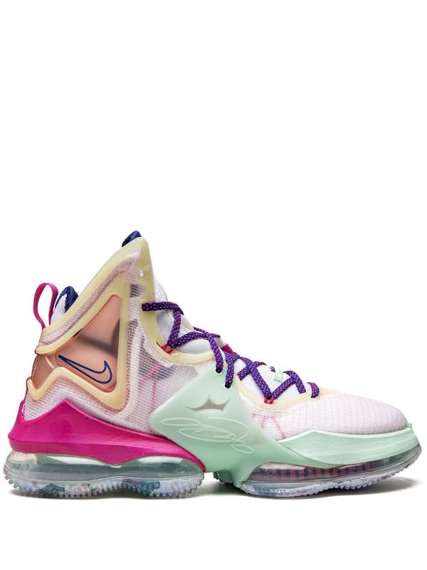 Nike hot sale lebron sneakers