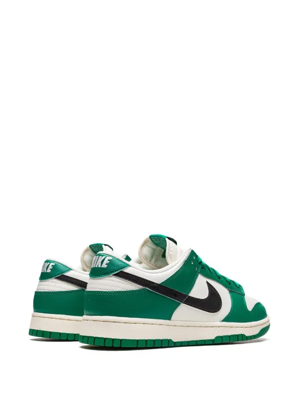 Green on sale white nike