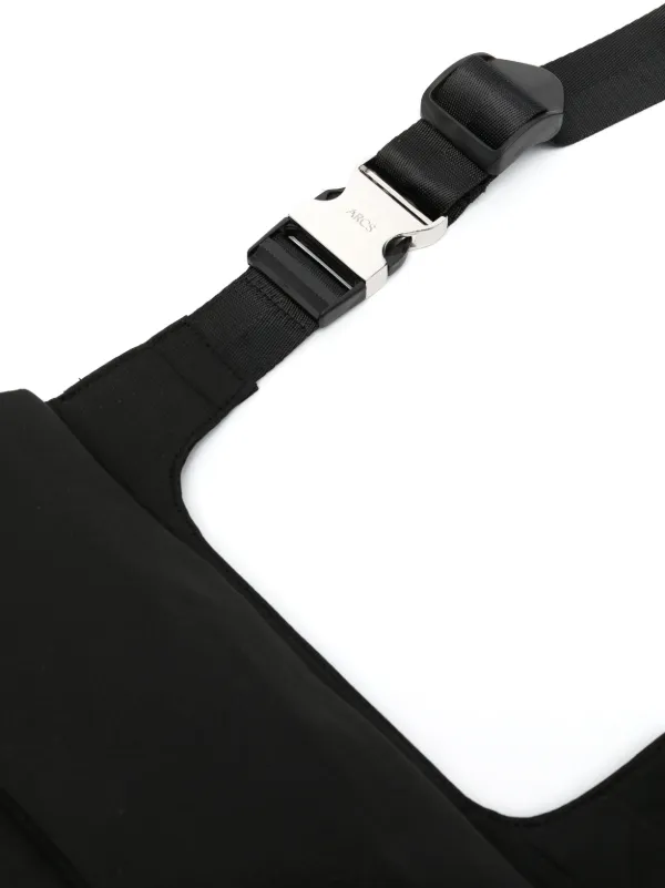 ARCS バックル メッセンジャーバッグ | ブラック | FARFETCH JP