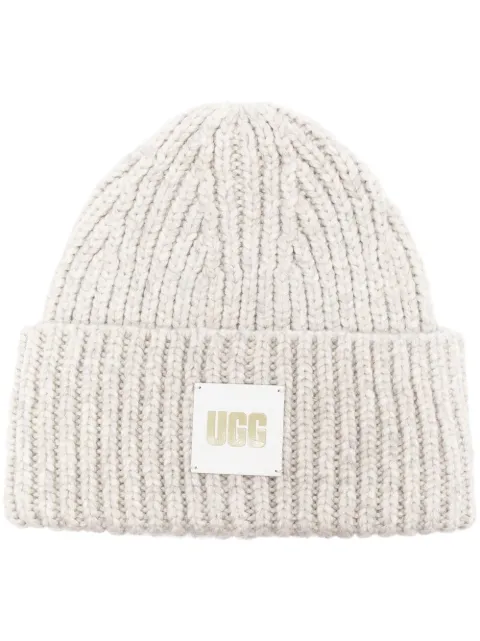 UGG gorro tejido de canalé con parche del logo 