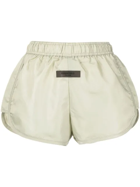 FEAR OF GOD ESSENTIALS shorts con parche del logo