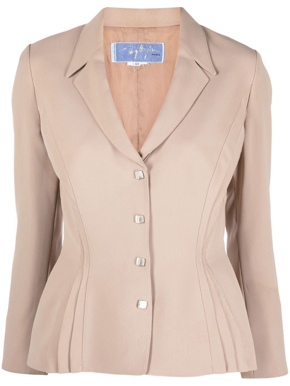 notched lapels buttoned blazer