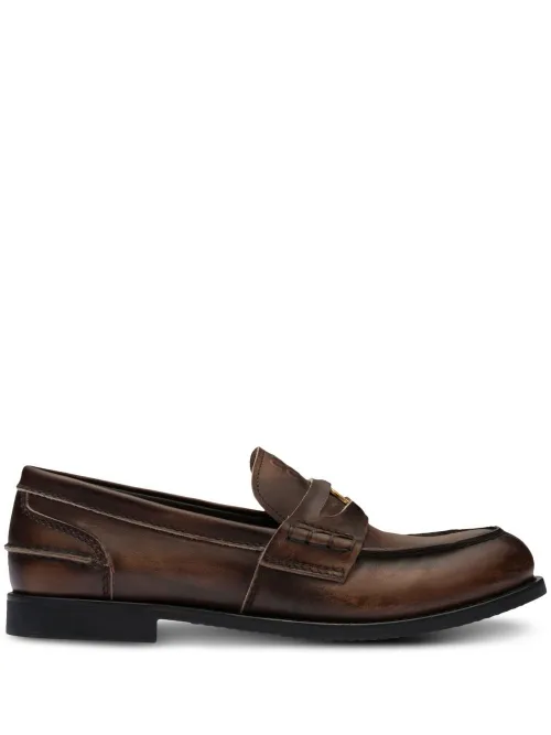 Mocassins en cuir à logo embossé - Miu Miu - Modalova