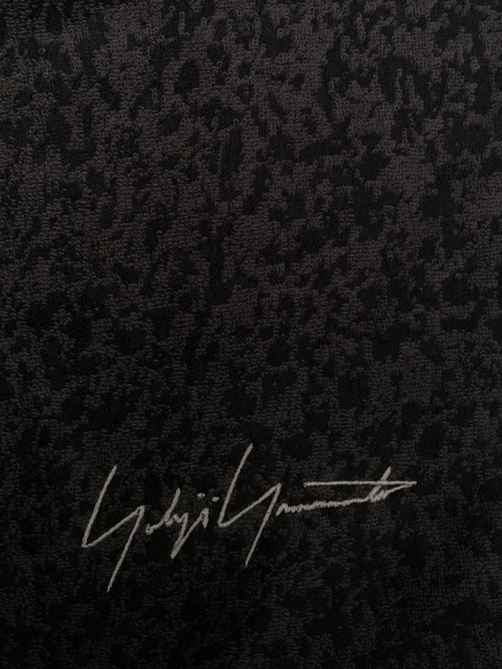 Yohji Yamamoto Handdoek met geborduurd logo - Zwart
