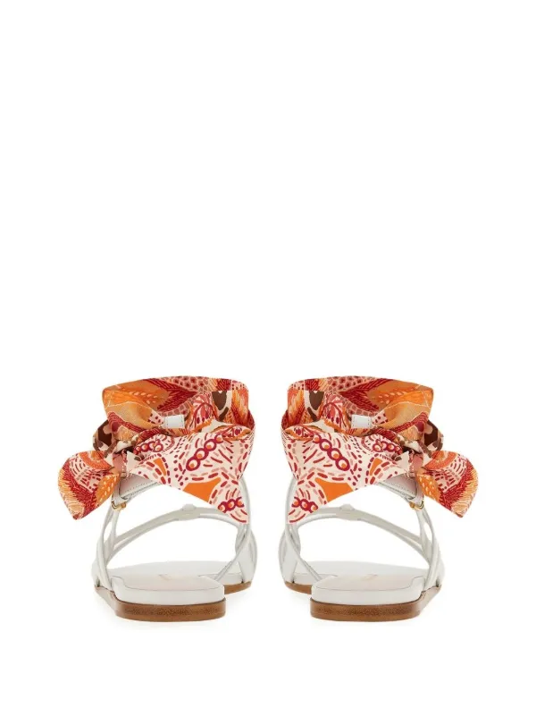 Ferragamo ヴァラリボン サンダル | ホワイト | FARFETCH JP