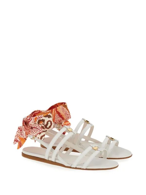 Ferragamo ヴァラリボン サンダル | ホワイト | FARFETCH JP