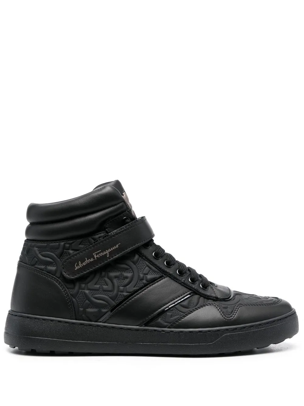 

Salvatore Ferragamo tenis altos con logo en relieve - Negro