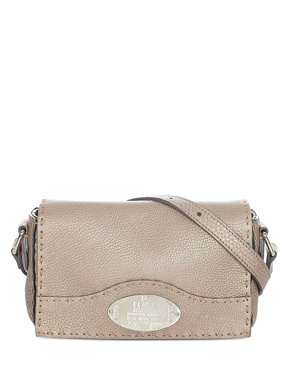 

Fendi Pre-Owned logo plaque flap crossbody bag - Brown