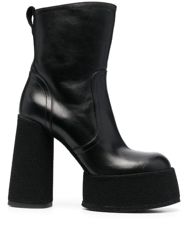 Boots with platform fashion sole