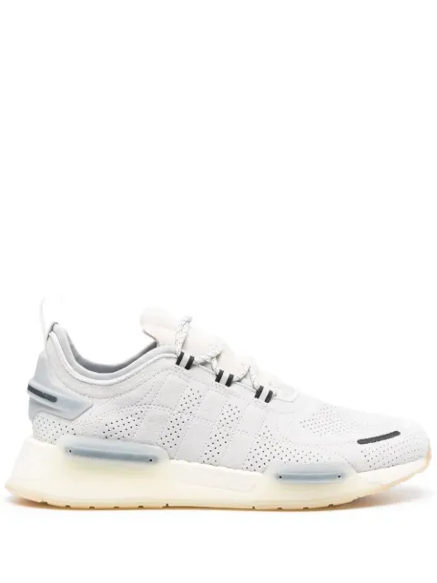 adidas Perforierte Sneakers aus Wildleder