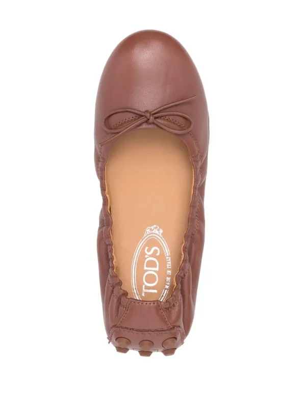 フラットシューズ Tod's 'Gommino' Loafers Woman BEIGE Gommino Driving Shoes in Leather