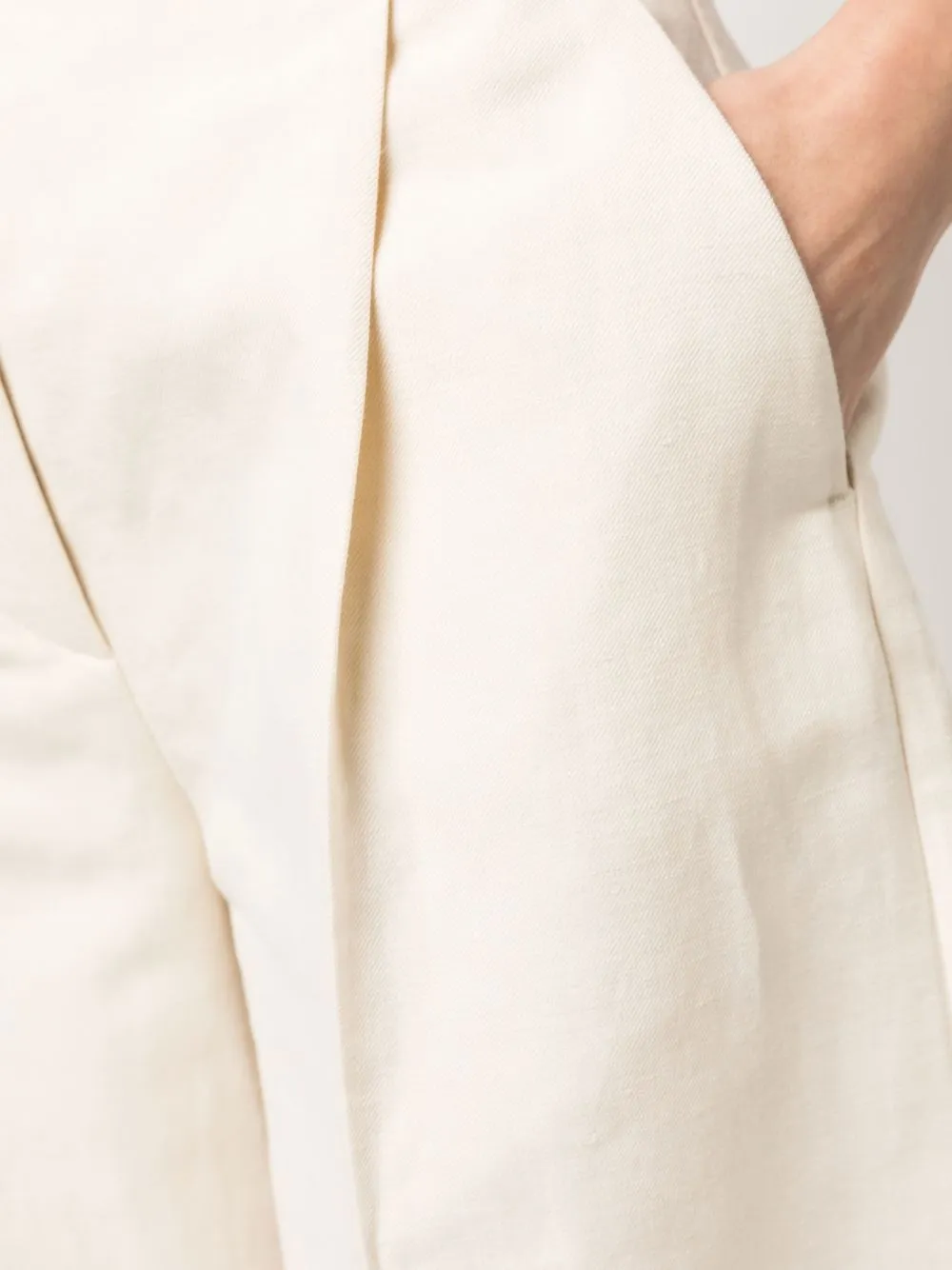 Fay Pleated Straight-leg Shorts In Nude