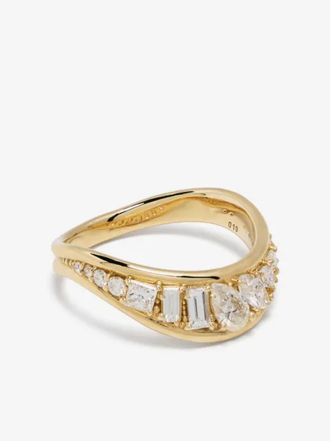 Fernando Jorge anillo Stream Wave en oro amarillo de 18kt y diamantes