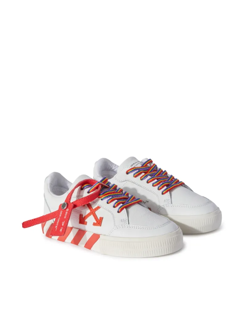 Vulkanisierte Sneaker mit Schnürung