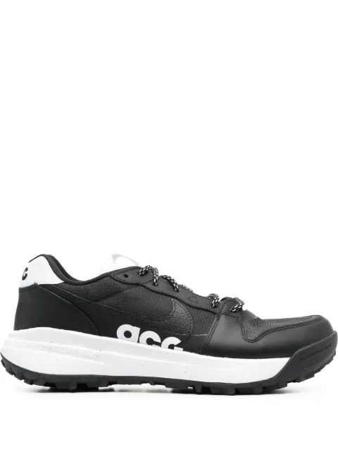 Nike low-top lace up shoes
