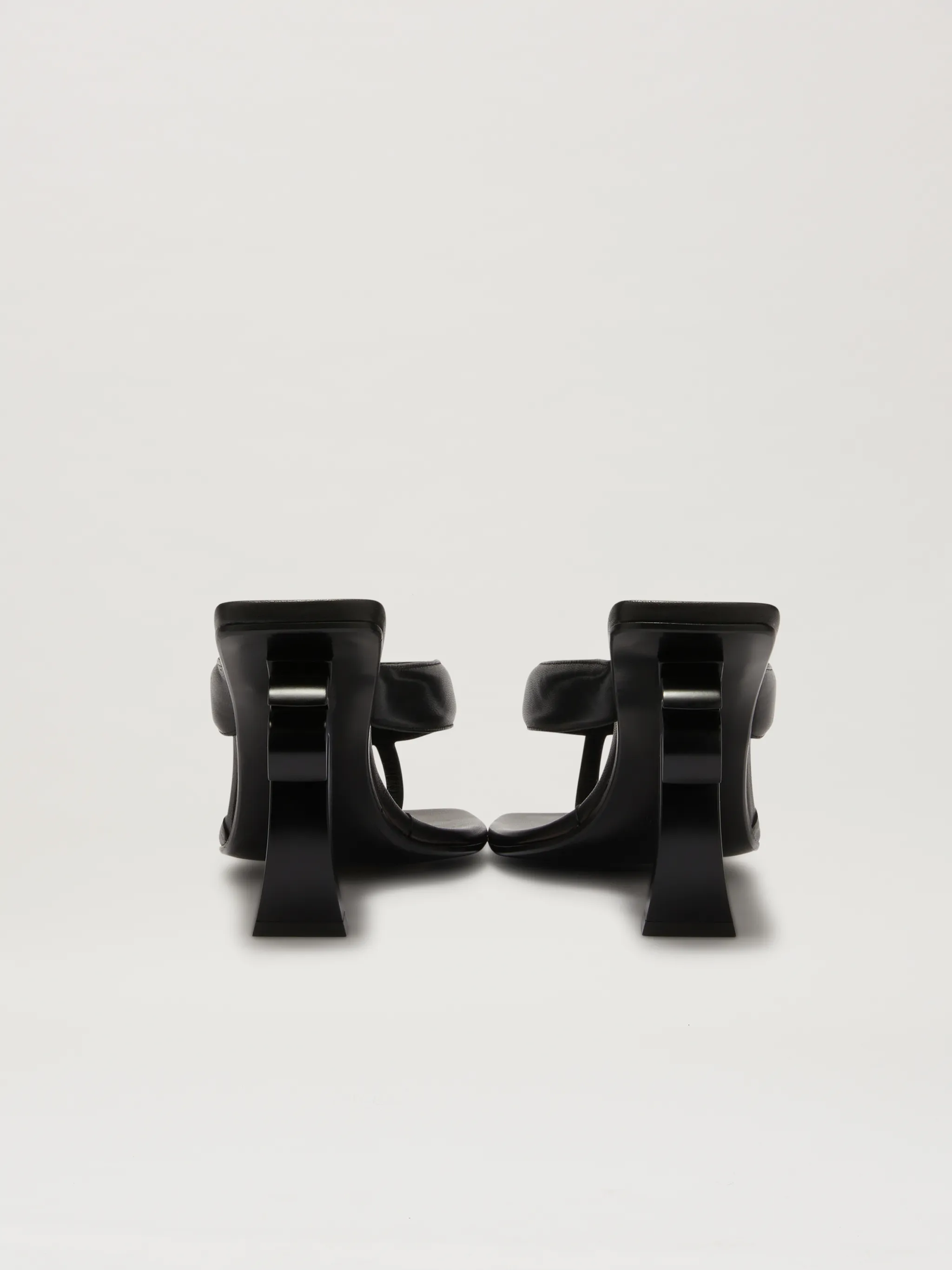 Tong Palm Heel