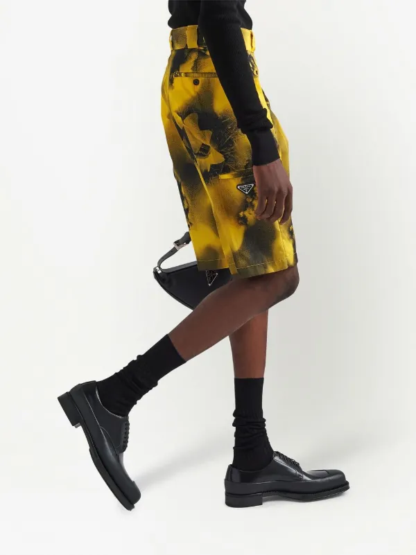 PRADA プラダ Re-Nylon バミューダショーツ イエロー 48 Prada Re-Nylon バミューダショーツ | イエロー | FARFETCH JP