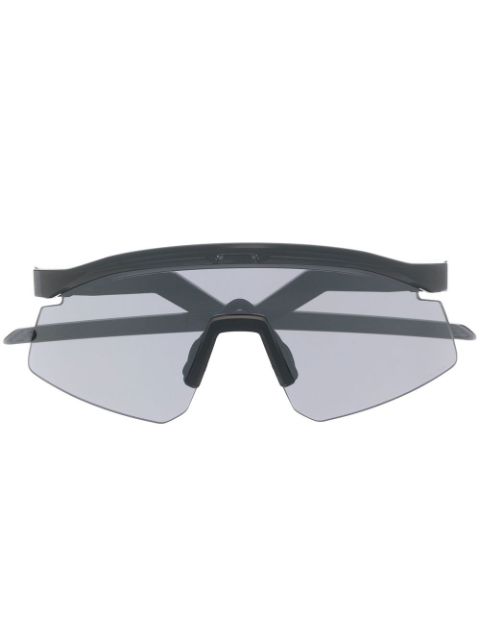 Oakley logo-print tinted sunglasses Men