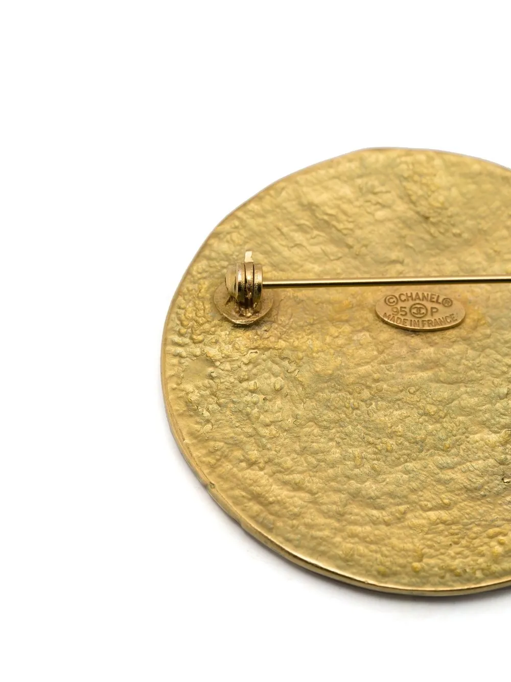 Pre-owned Chanel Logo Hammered-effect Brooch In Gold