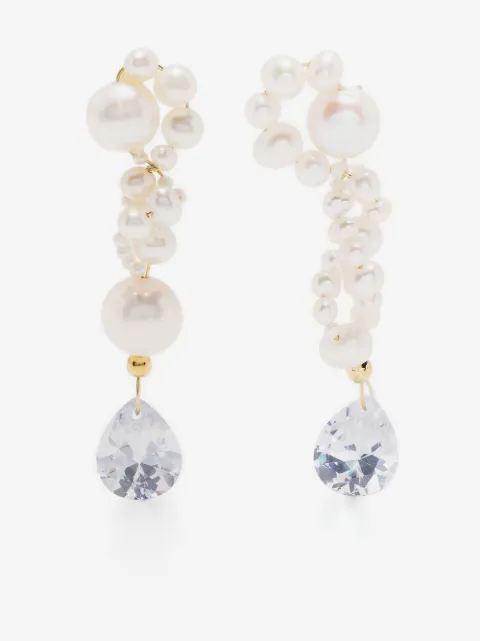 Completedworks aretes con perla bañados de oro de 14kt