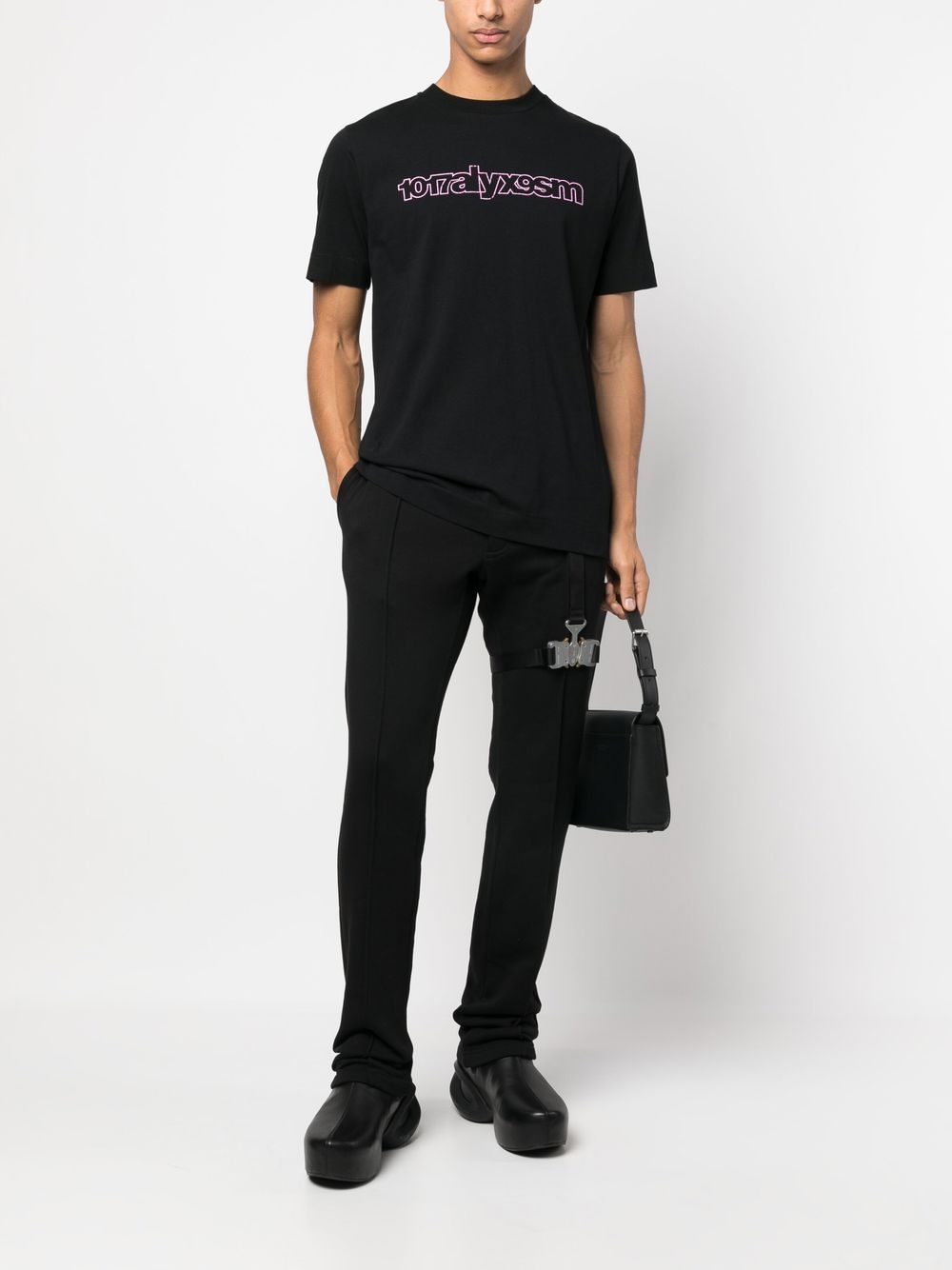 Shop Alyx Logo-print Short-sleeved T-shirt In 黑色